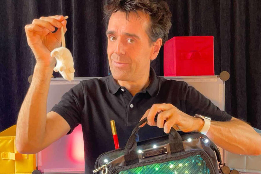 « Monsieur Fred sur scène pendant "Zouick Fouick Touick" »