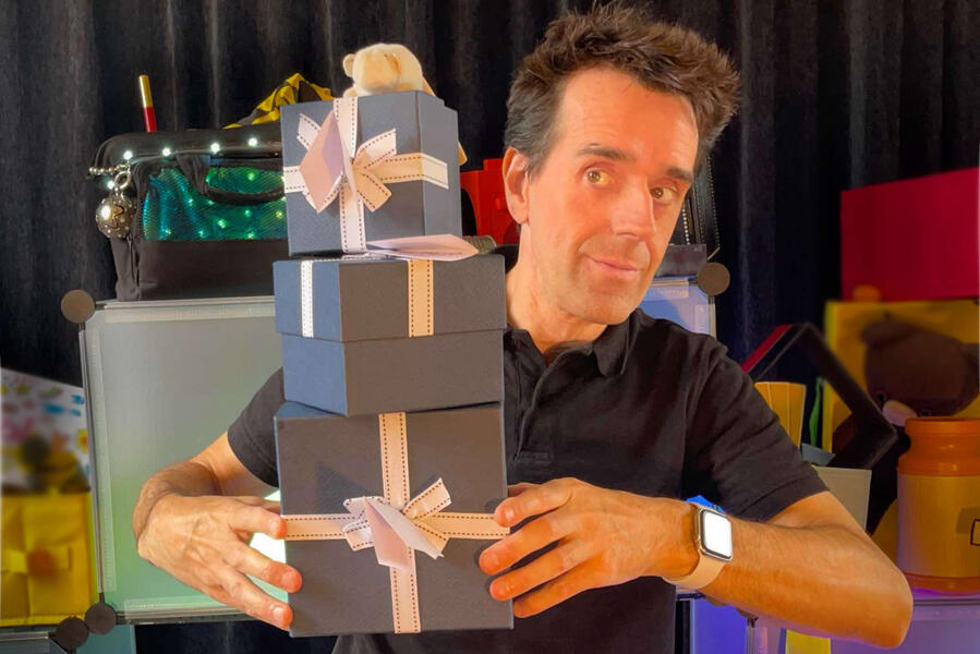 Zouick, Fouick, Touick ! « Monsieur Fred en représentation dans "Zouick Fouick Touick" »