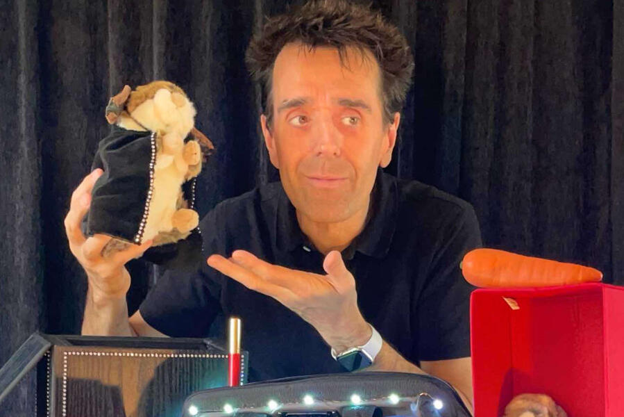 Zouick, Fouick, Touick ! « Monsieur Fred pendant le spectacle "Zouick Fouick Touick" »